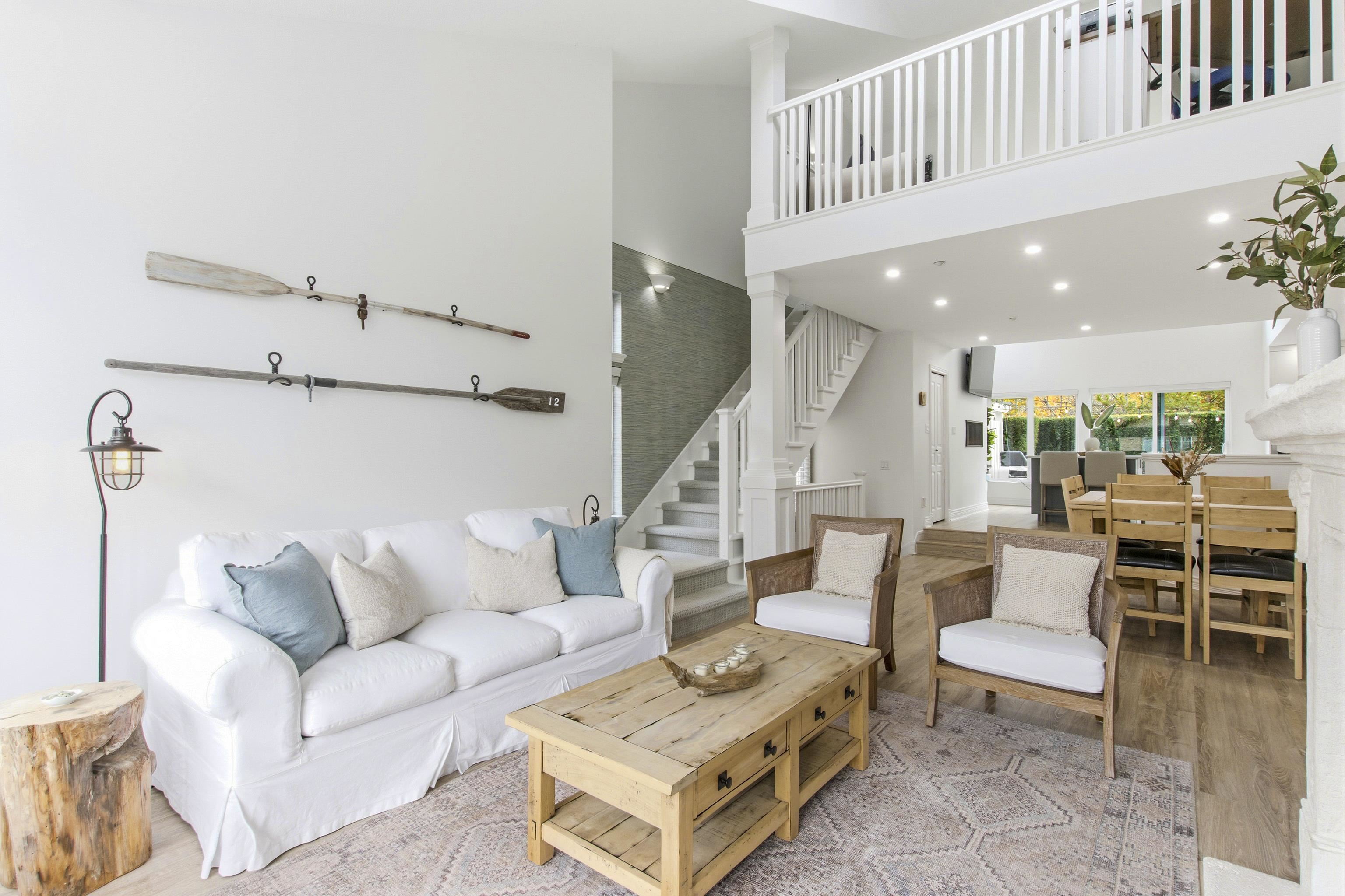 25 WHITECAP COURT