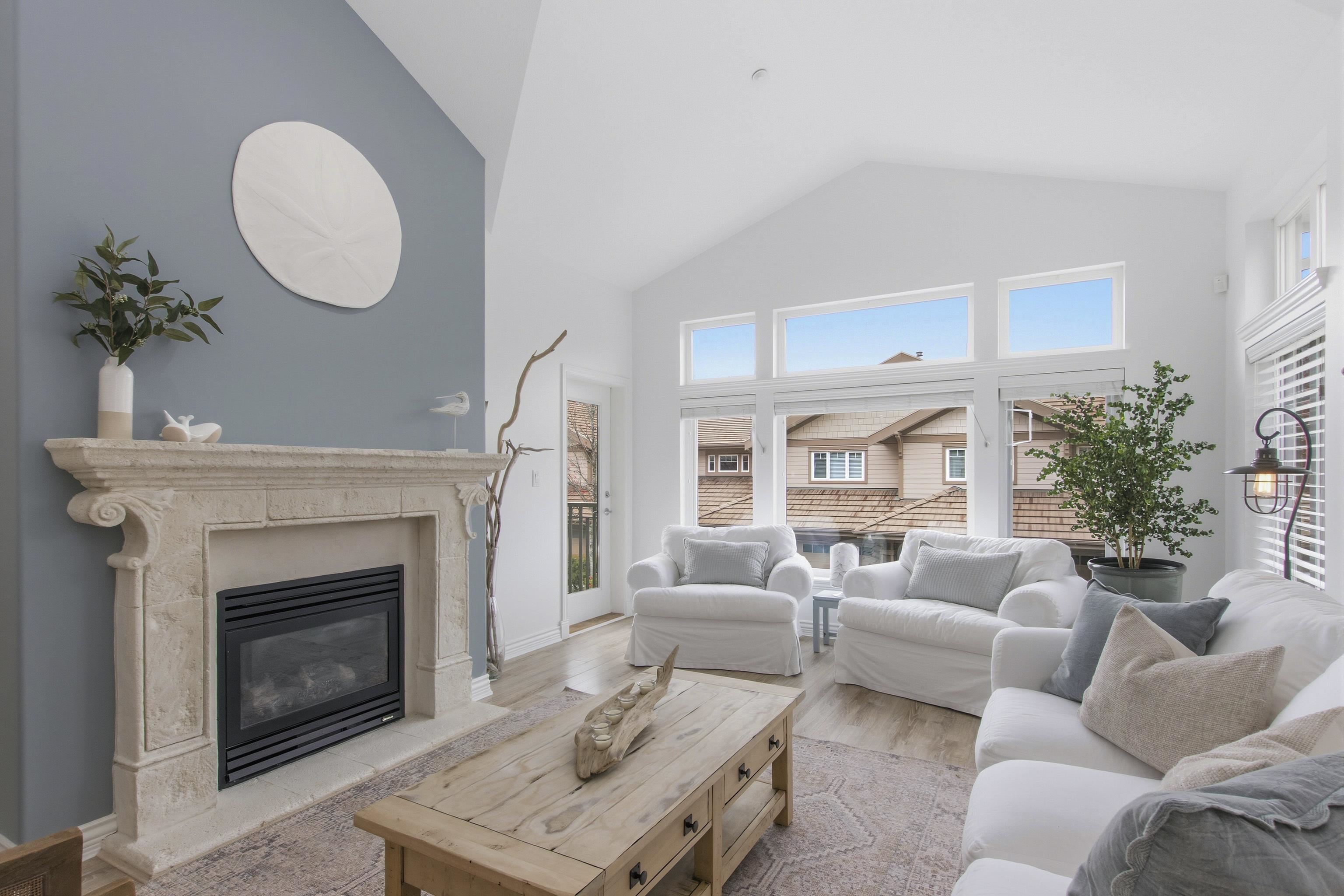 25 WHITECAP COURT