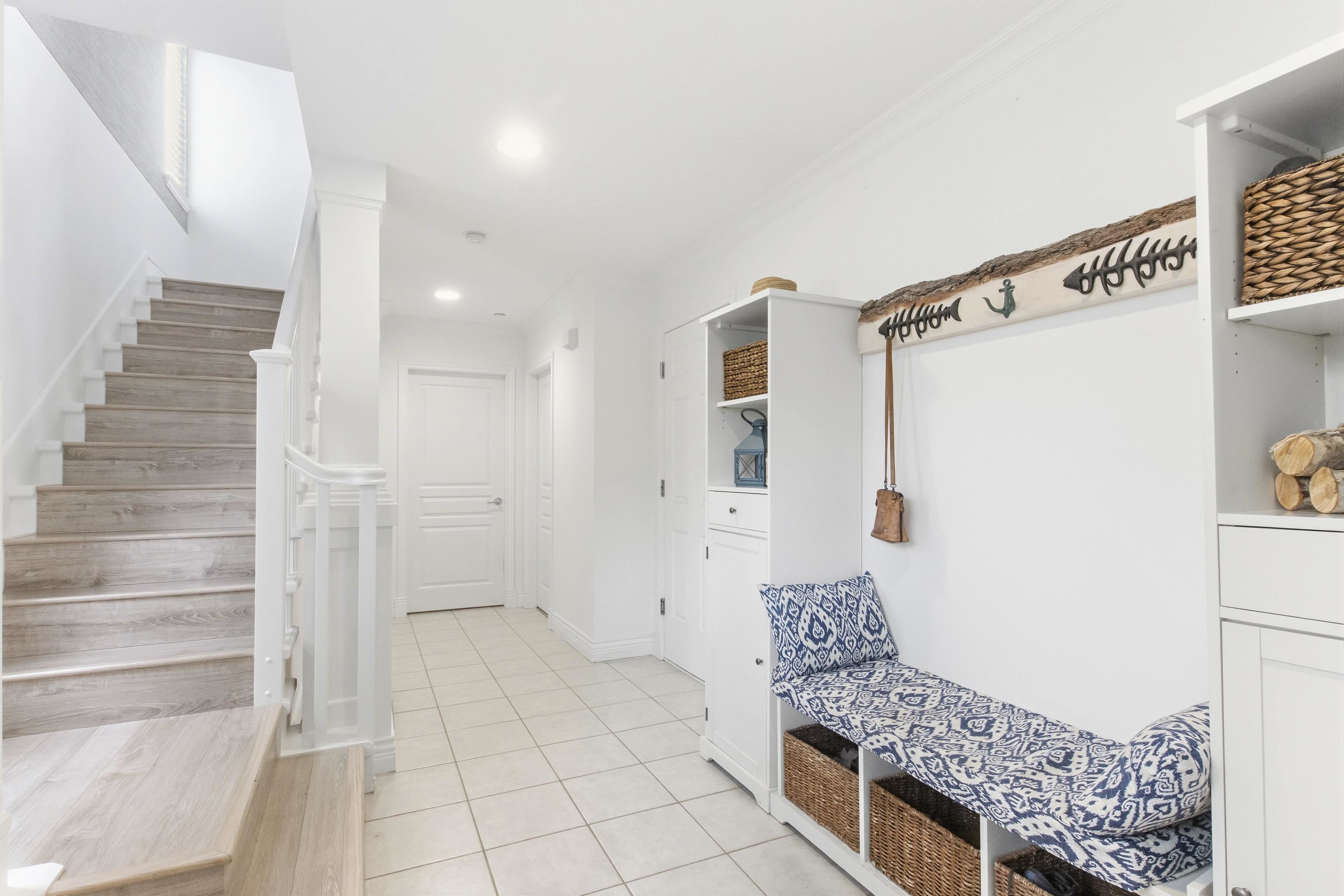25 WHITECAP COURT
