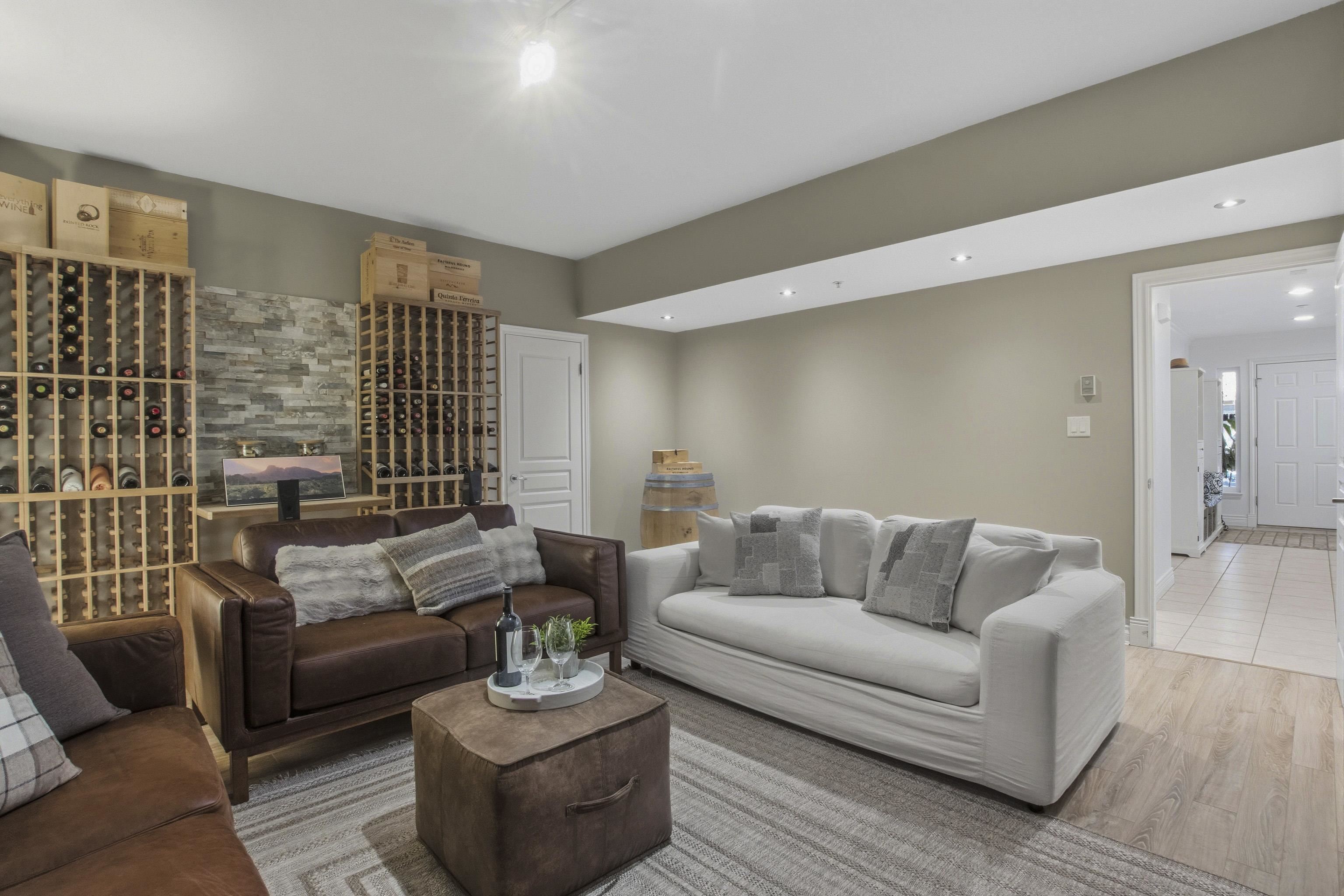 25 WHITECAP COURT