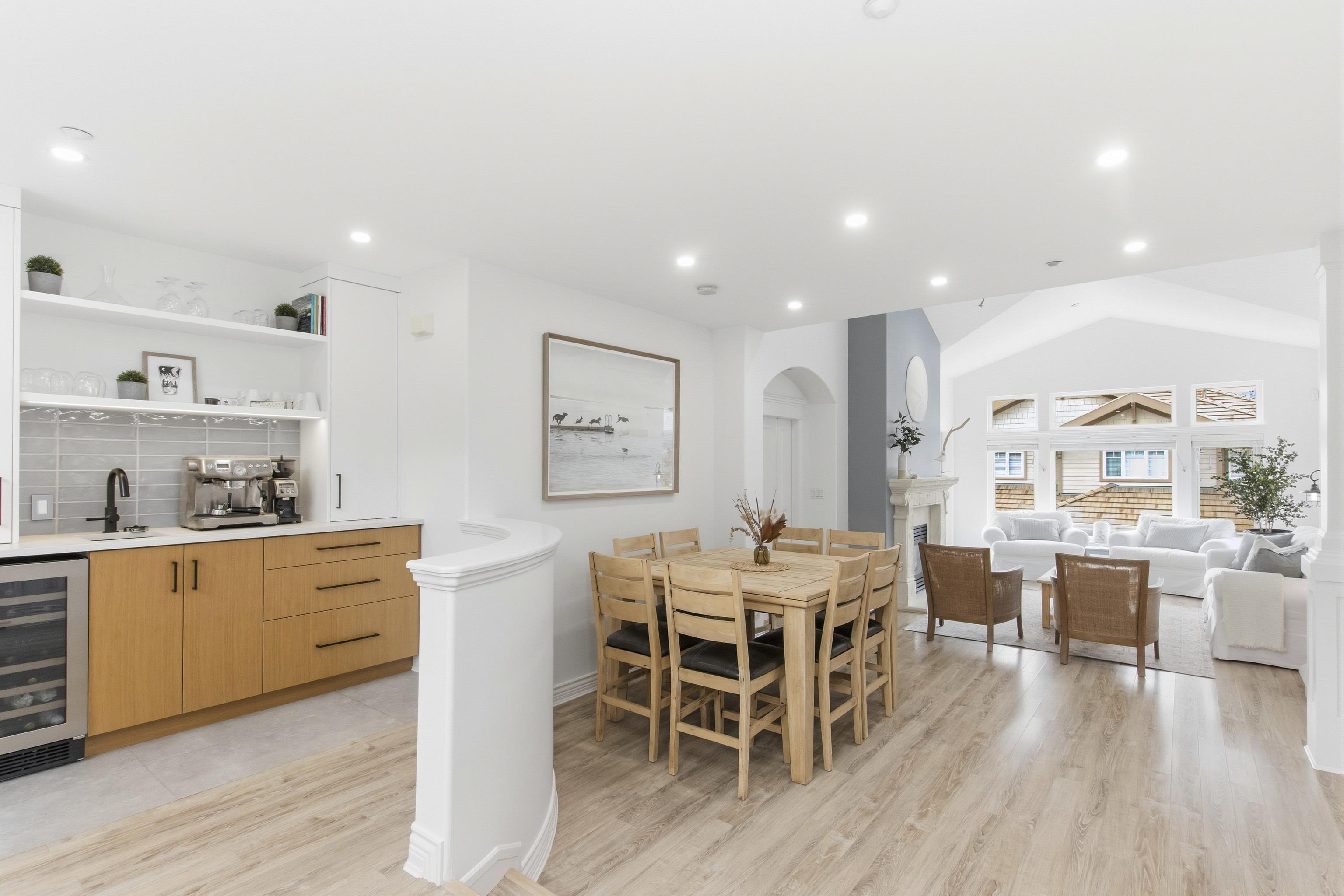25 WHITECAP COURT