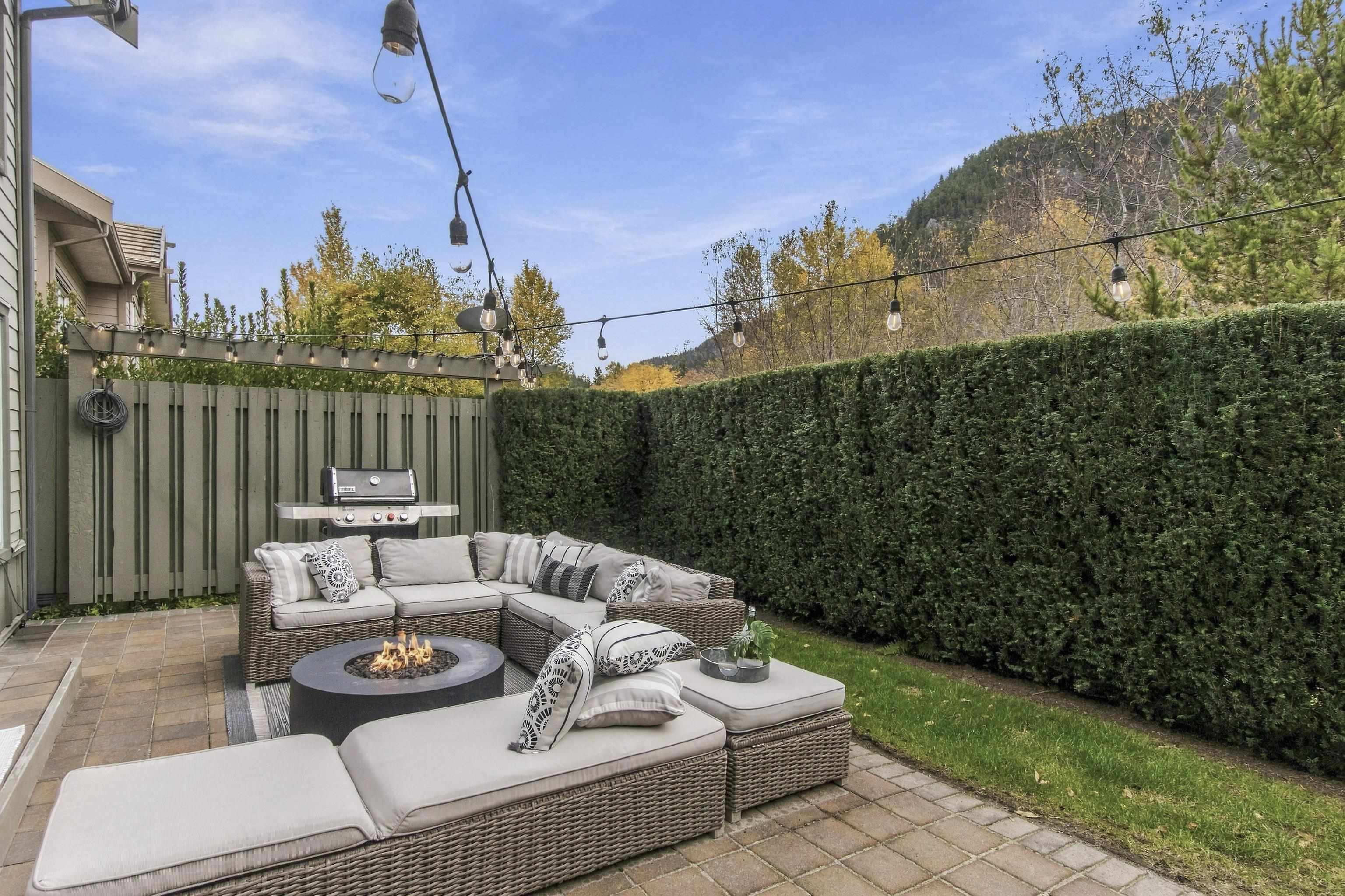 25 WHITECAP COURT