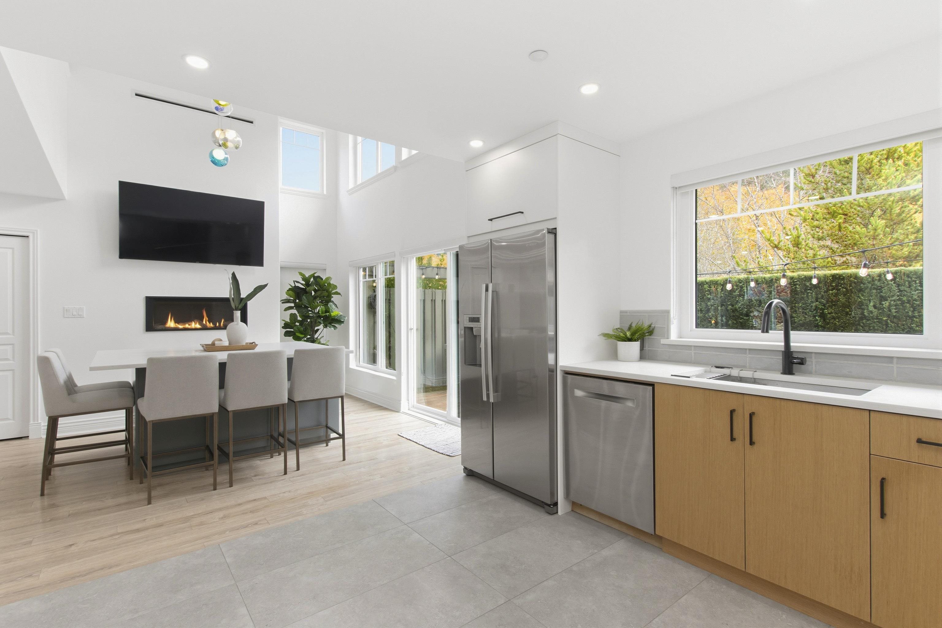 25 WHITECAP COURT