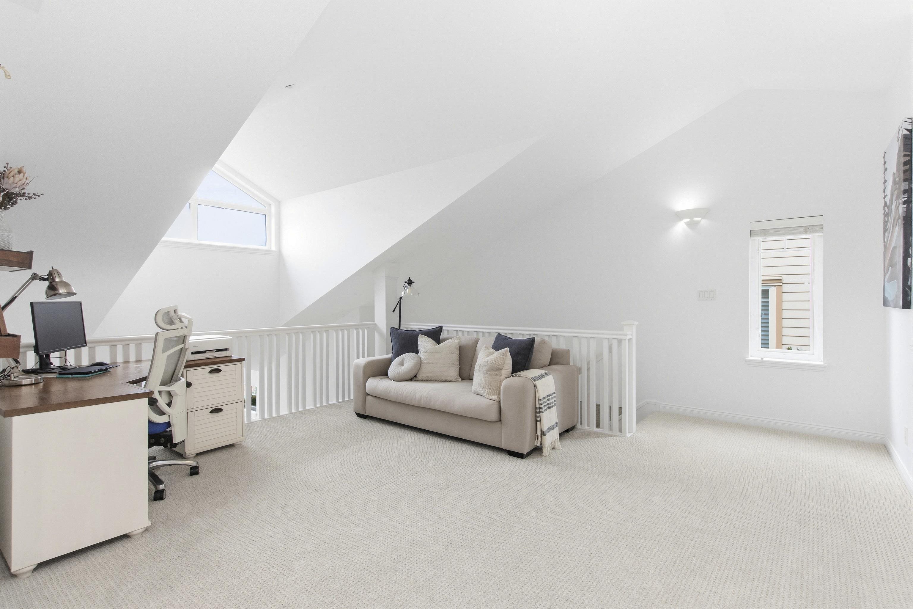 25 WHITECAP COURT