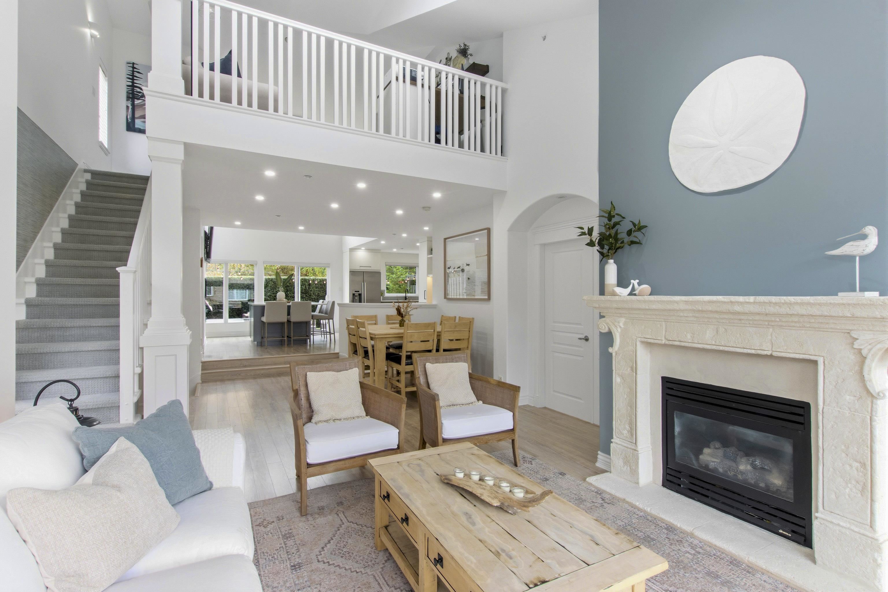 25 WHITECAP COURT