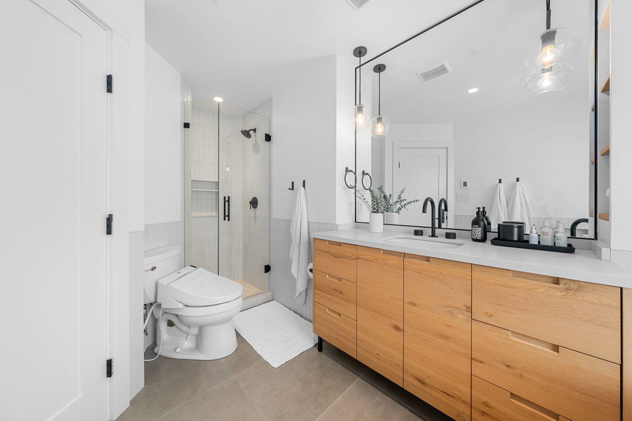 1 224 W 16TH STREET