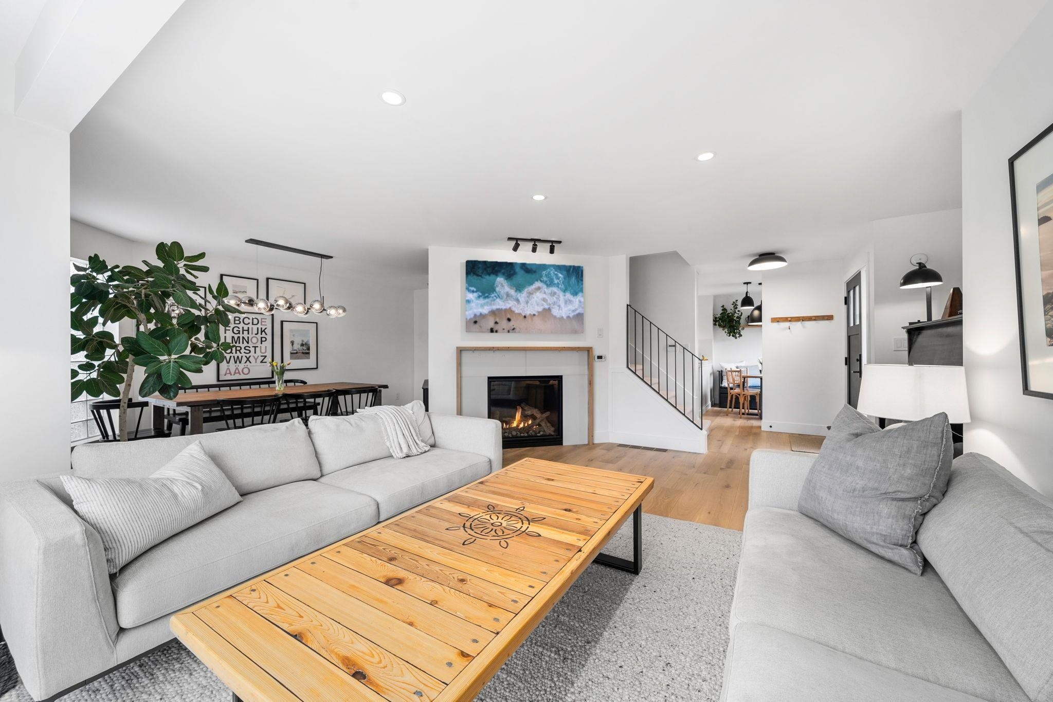 1 224 W 16TH STREET