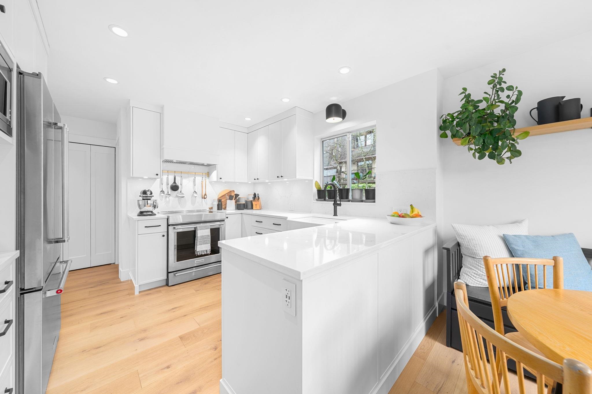1 224 W 16TH STREET