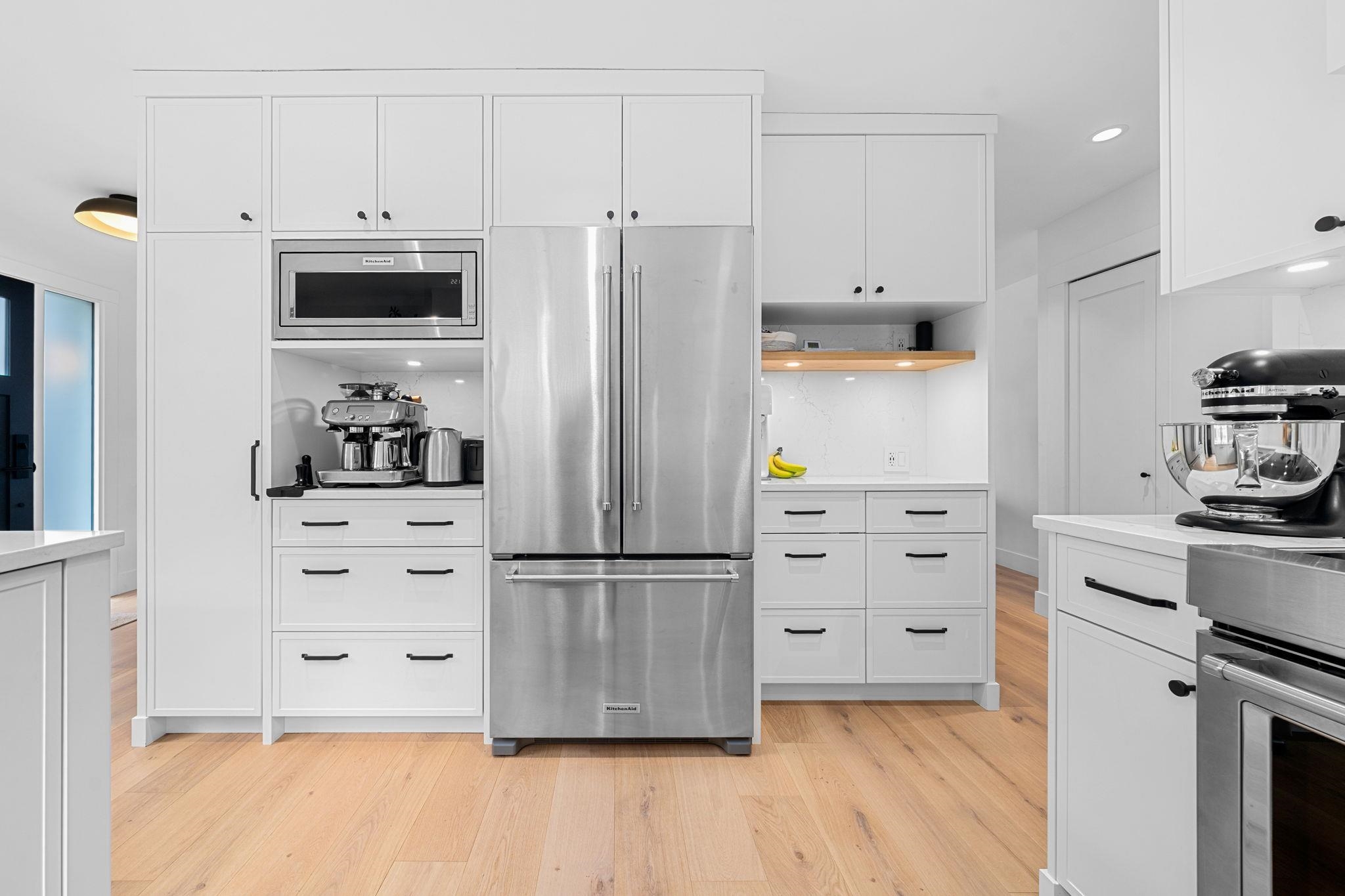 1 224 W 16TH STREET