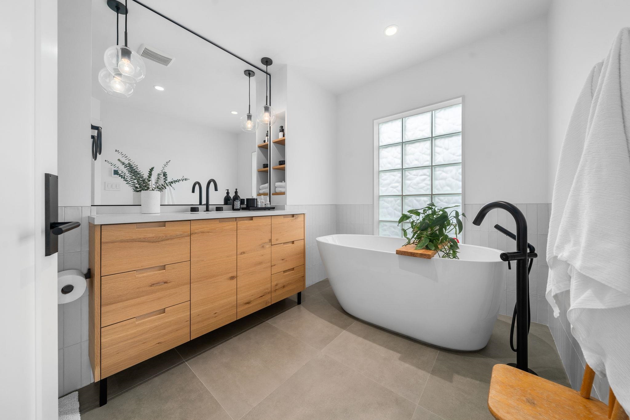 1 224 W 16TH STREET