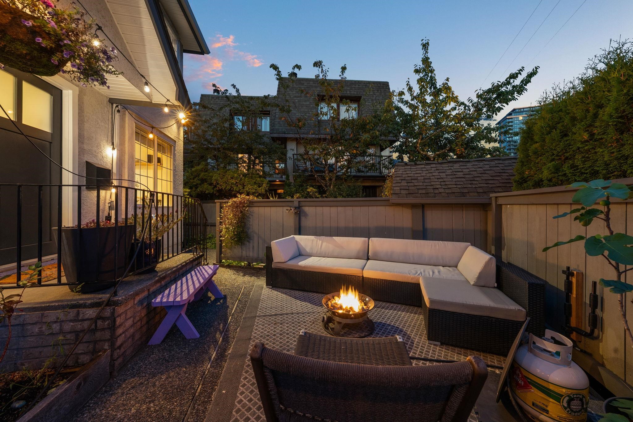 1 224 W 16TH STREET