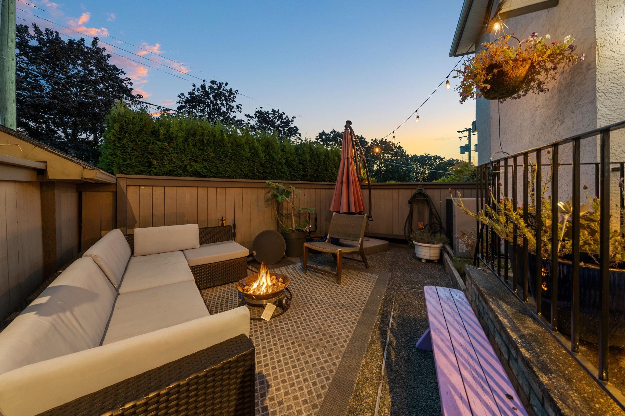 1 224 W 16TH STREET