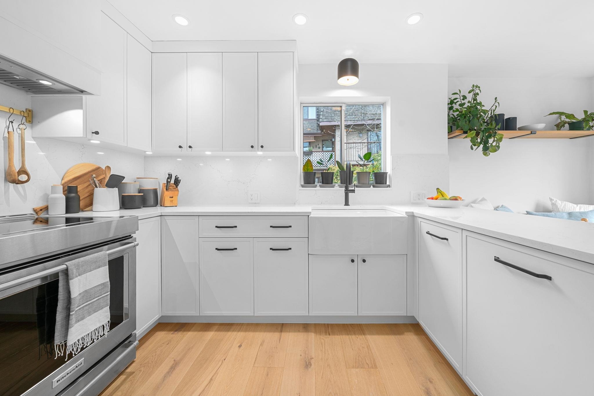 1 224 W 16TH STREET