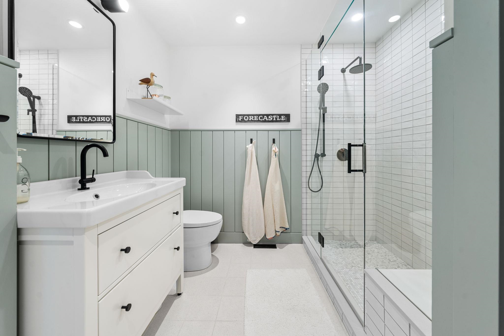 1 224 W 16TH STREET
