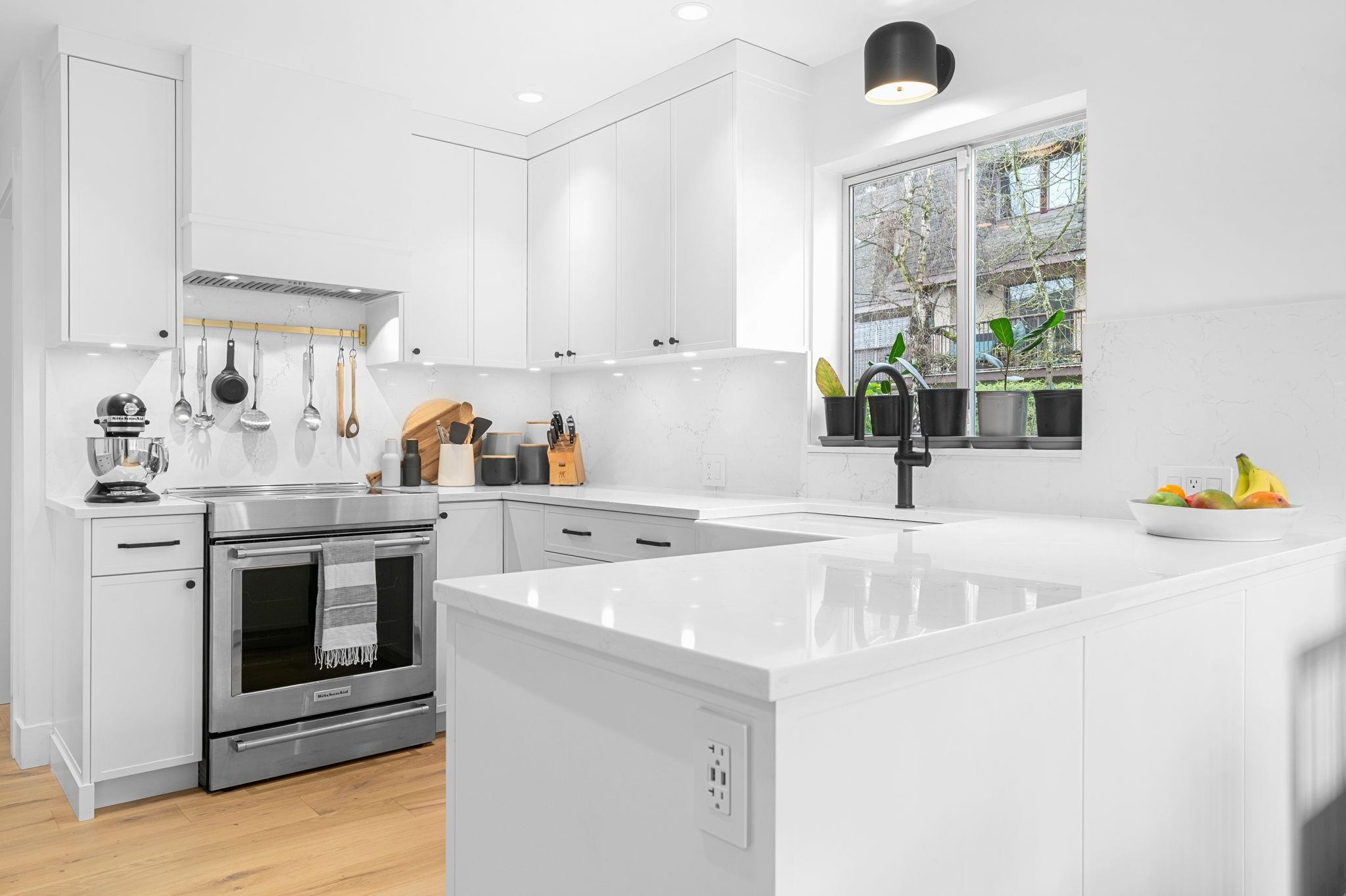1 224 W 16TH STREET