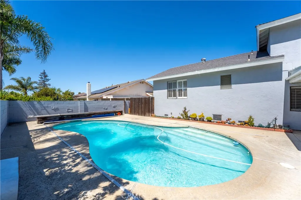 284 Larcom Street