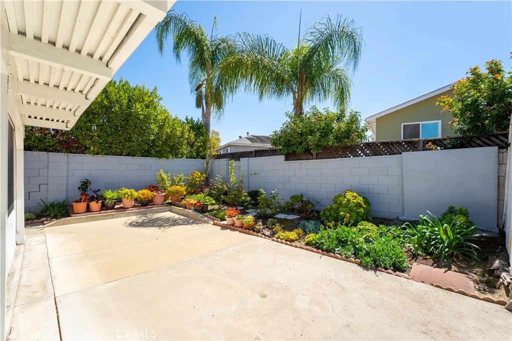 284 Larcom Street
