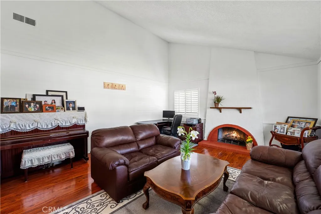 284 Larcom Street