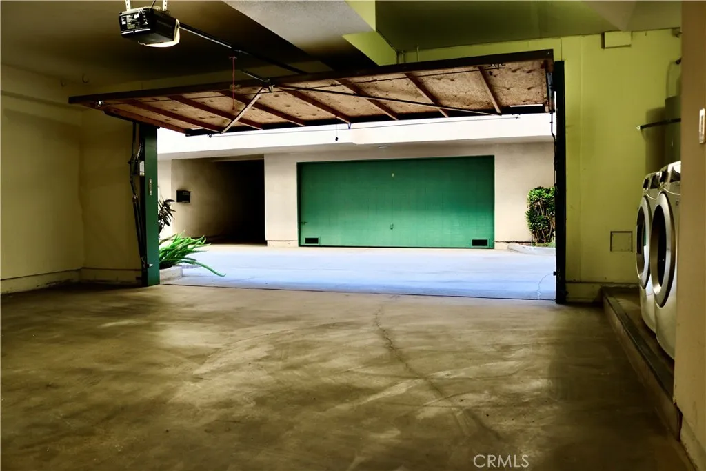 1151 Pine Unit: B