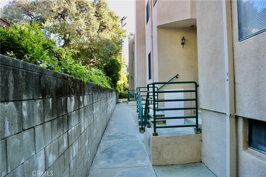 1151 Pine Unit: B