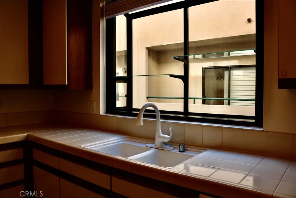 1151 Pine Unit: B