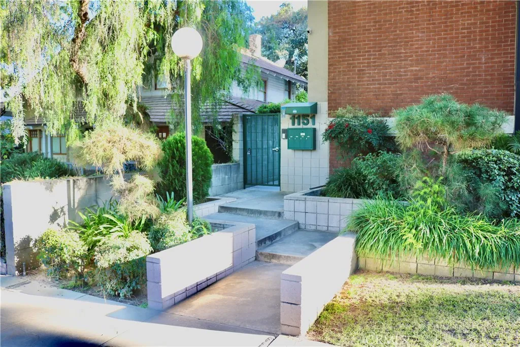 1151 Pine Unit: B