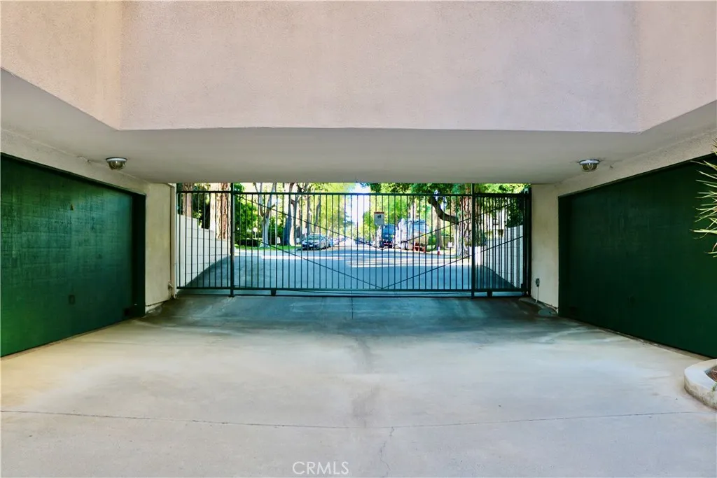 1151 Pine Unit: B