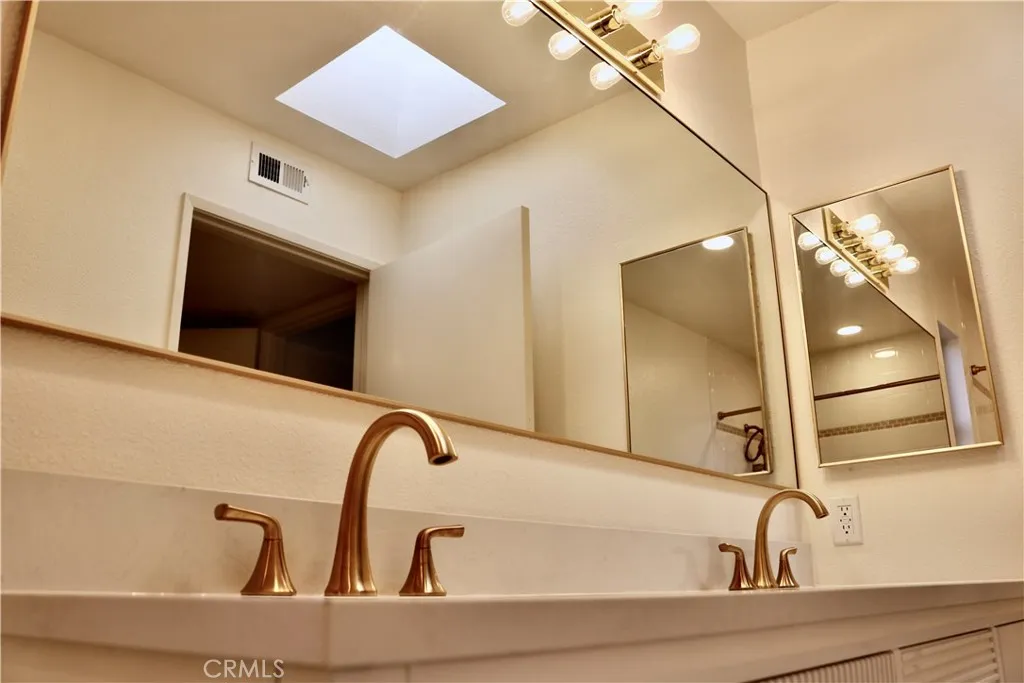 1151 Pine Unit: B