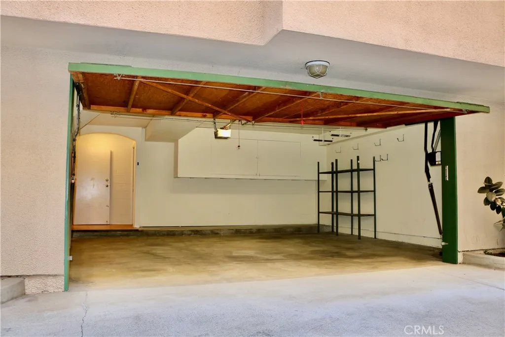 1151 Pine Unit: B