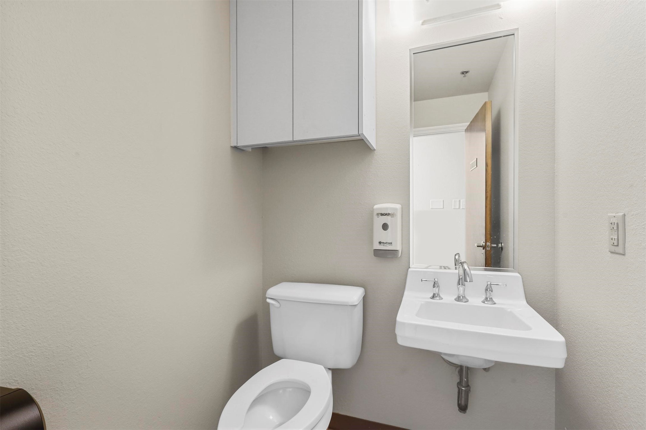 11801 South Freeway Unit: 334