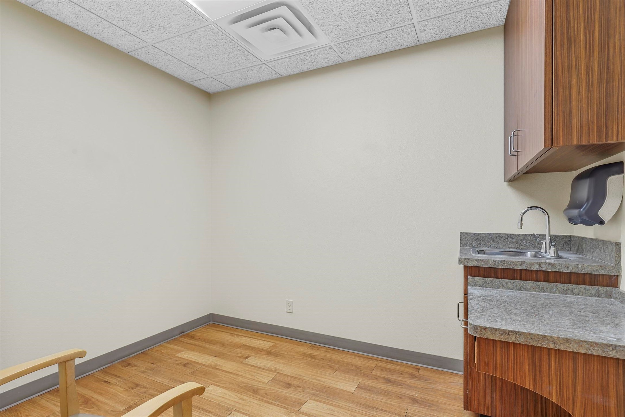 11801 South Freeway Unit: 330