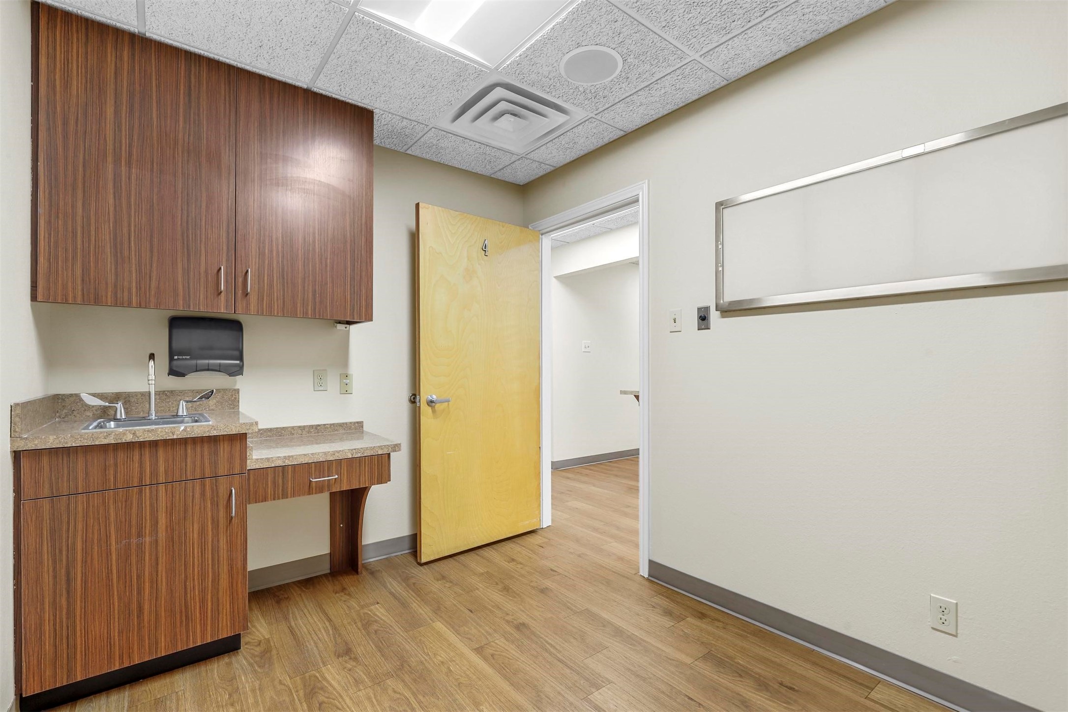 11801 South Freeway Unit: 330