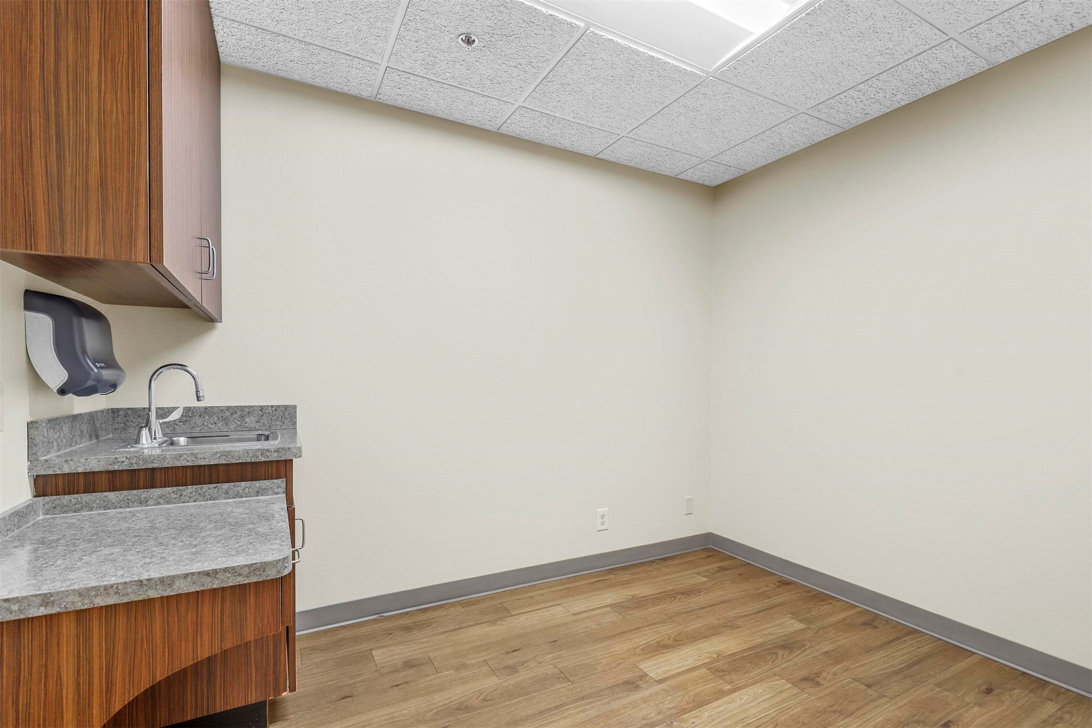 11801 South Freeway Unit: 330