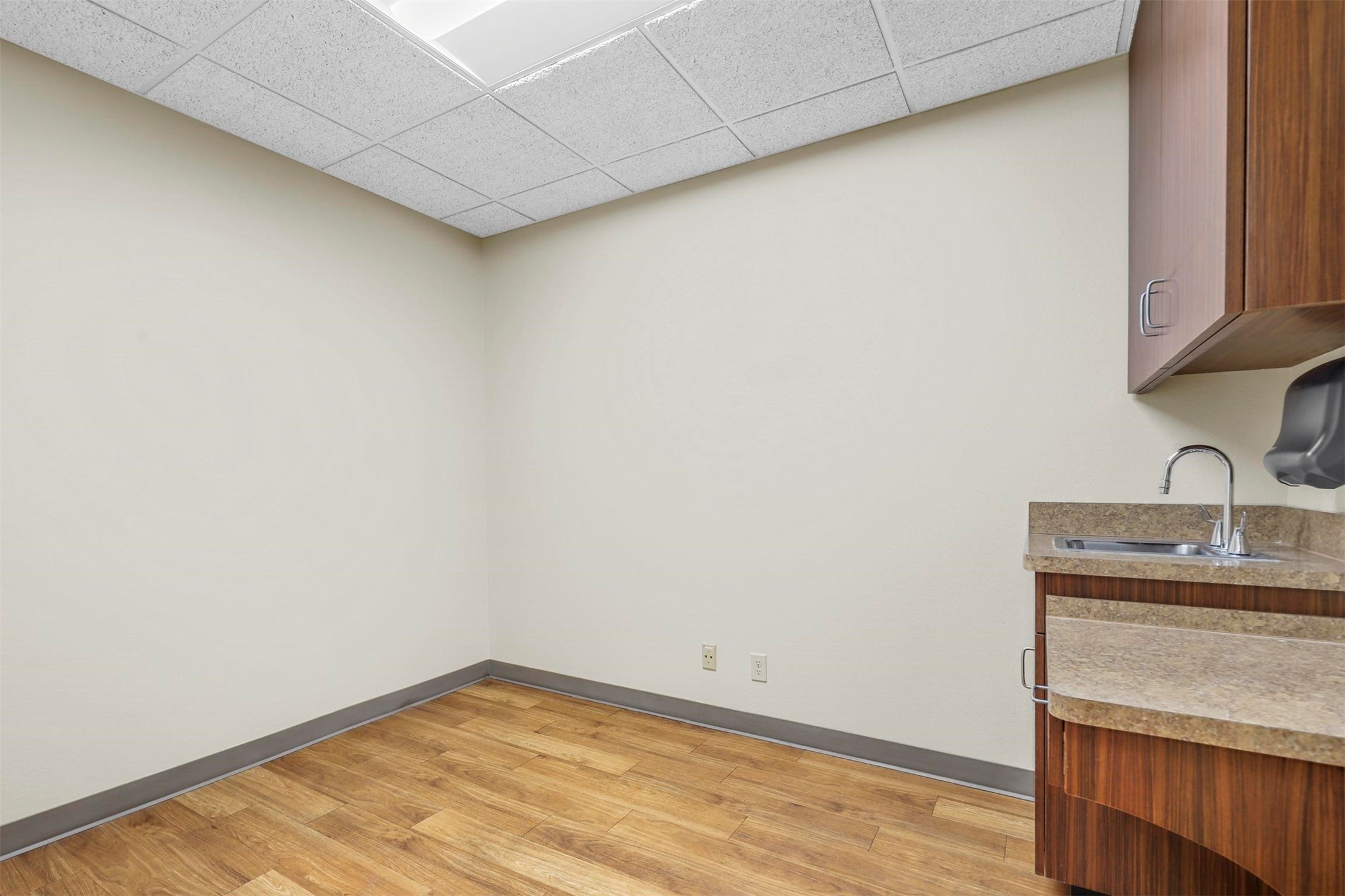 11801 South Freeway Unit: 330