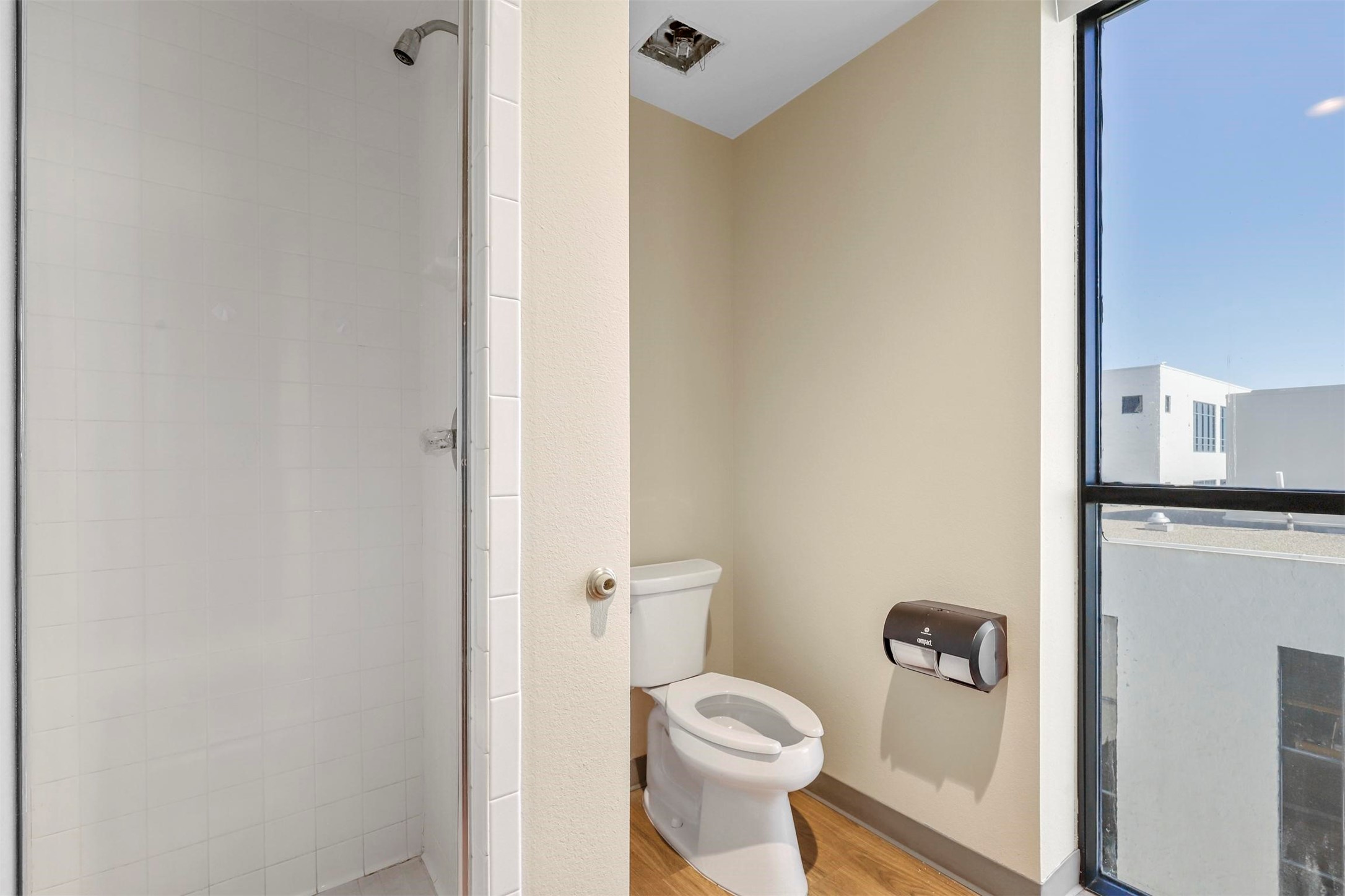 11801 South Freeway Unit: 330