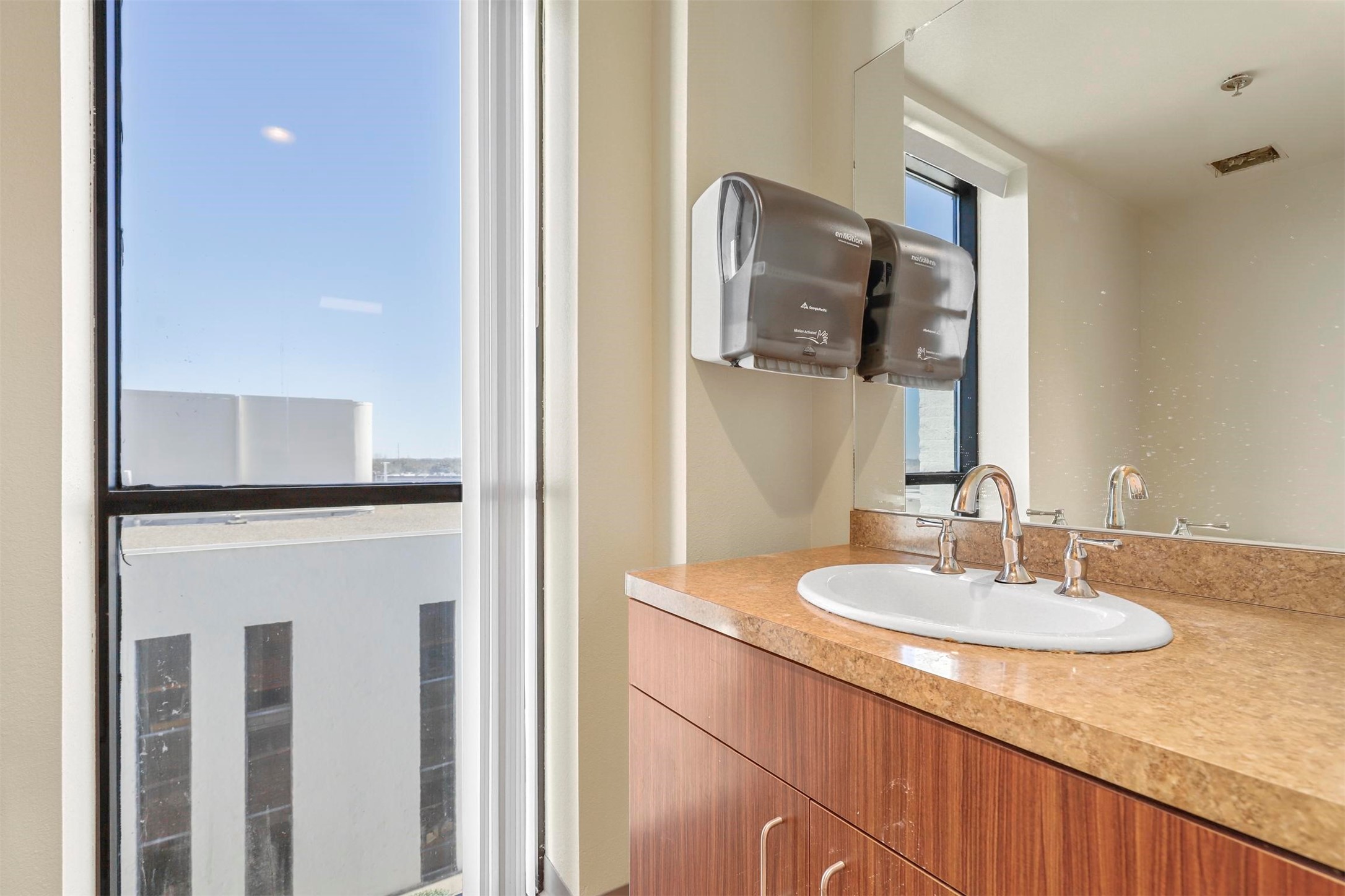 11801 South Freeway Unit: 330