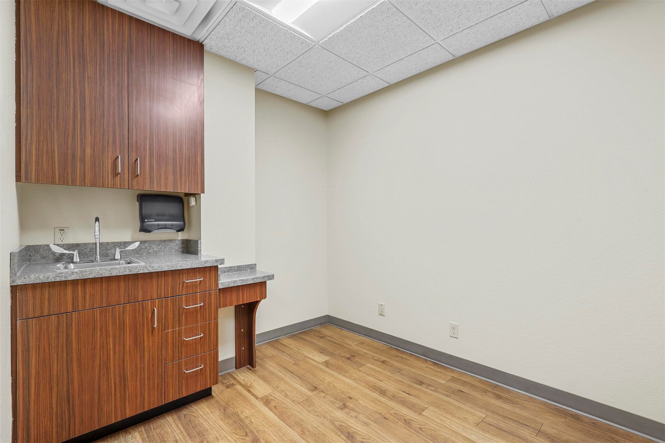 11801 South Freeway Unit: 330