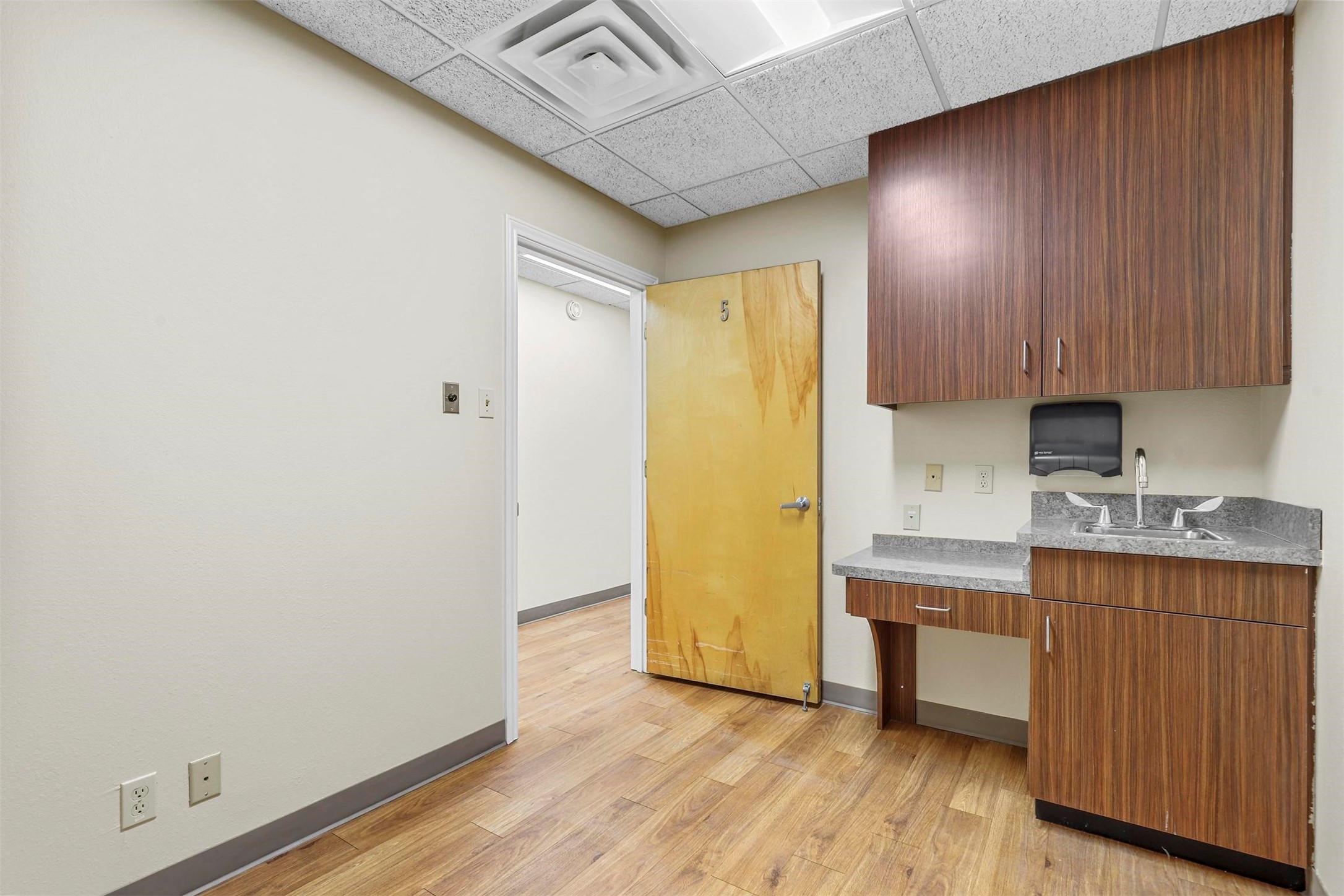 11801 South Freeway Unit: 330