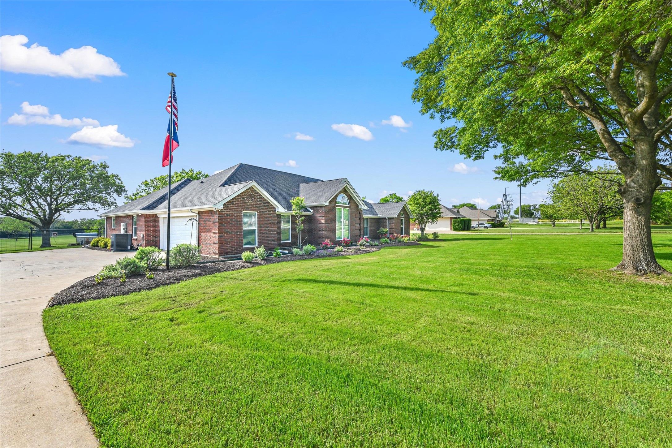 1100 W Cleburne Road
