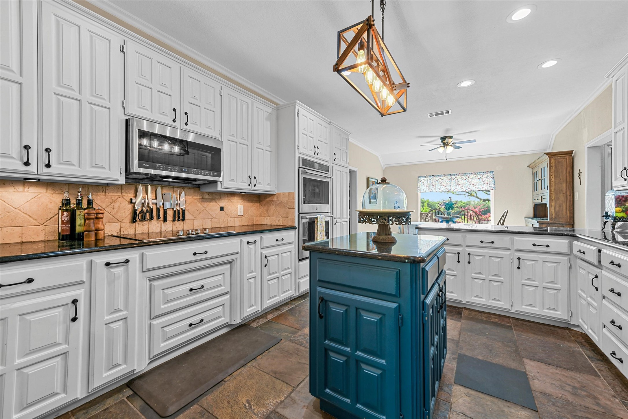 1100 W Cleburne Road