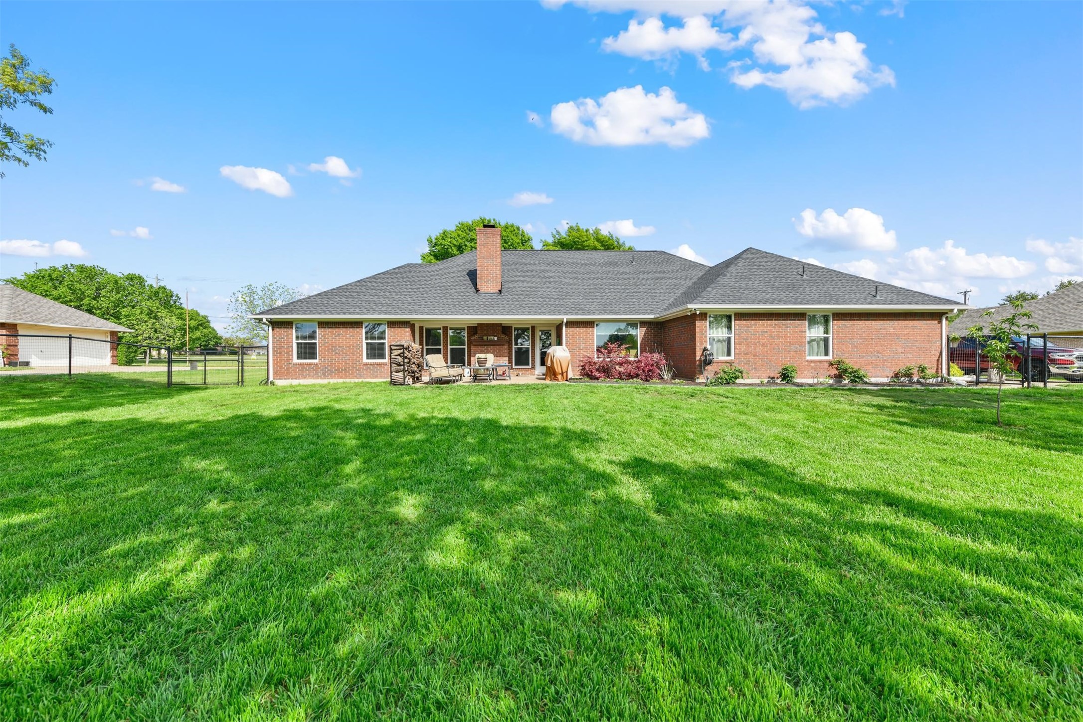 1100 W Cleburne Road