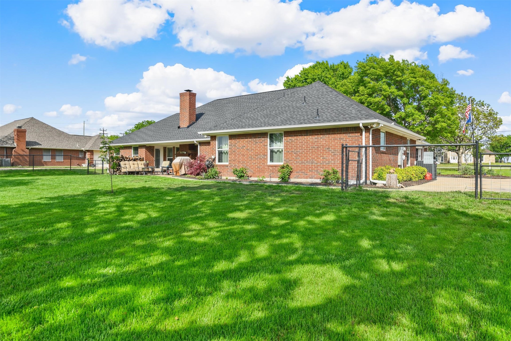 1100 W Cleburne Road