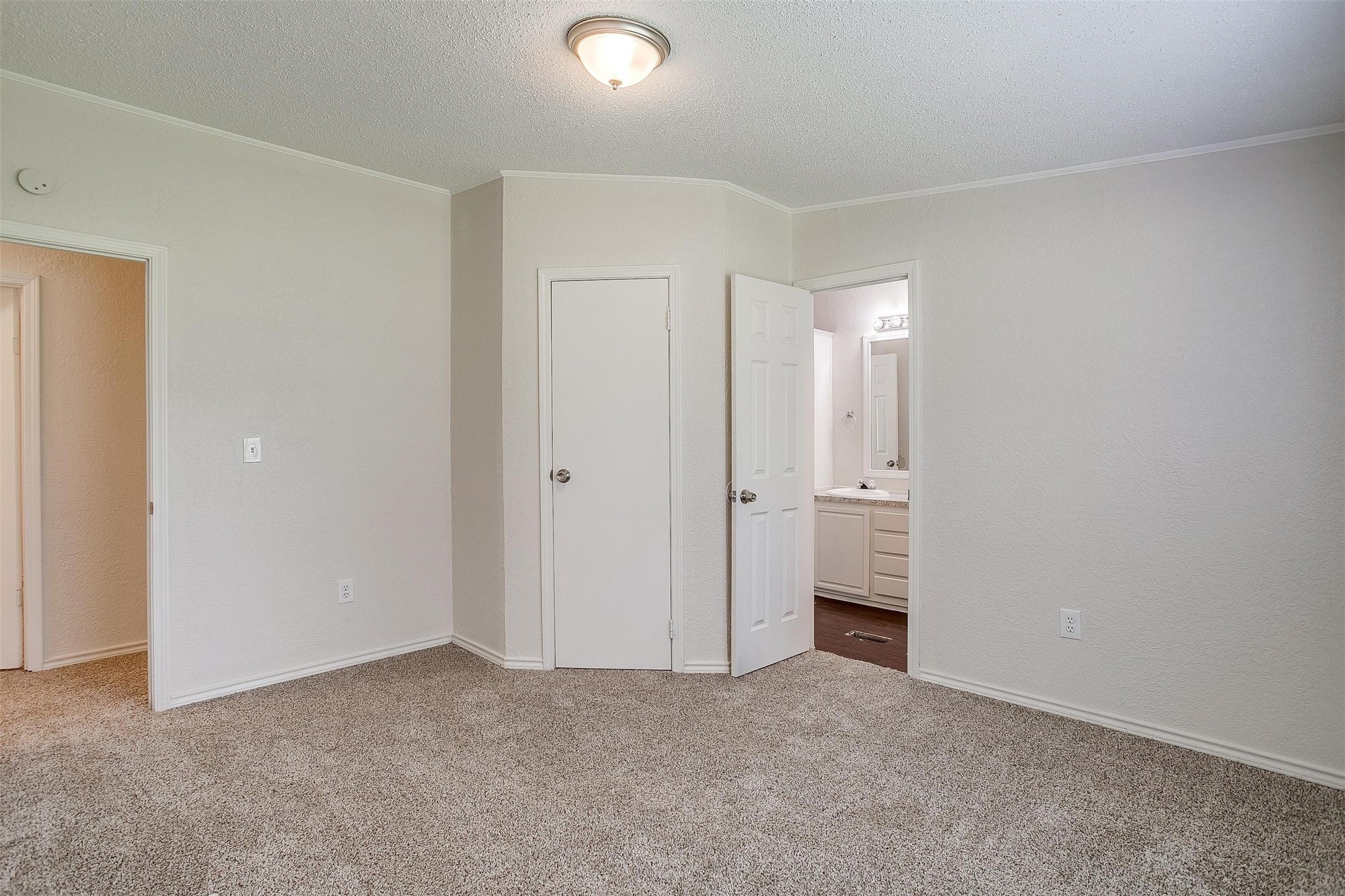 1816 Lariat Lane