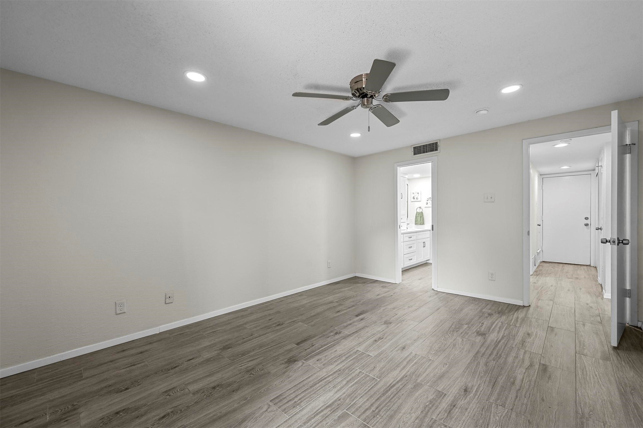 1612 Hawthorne Drive