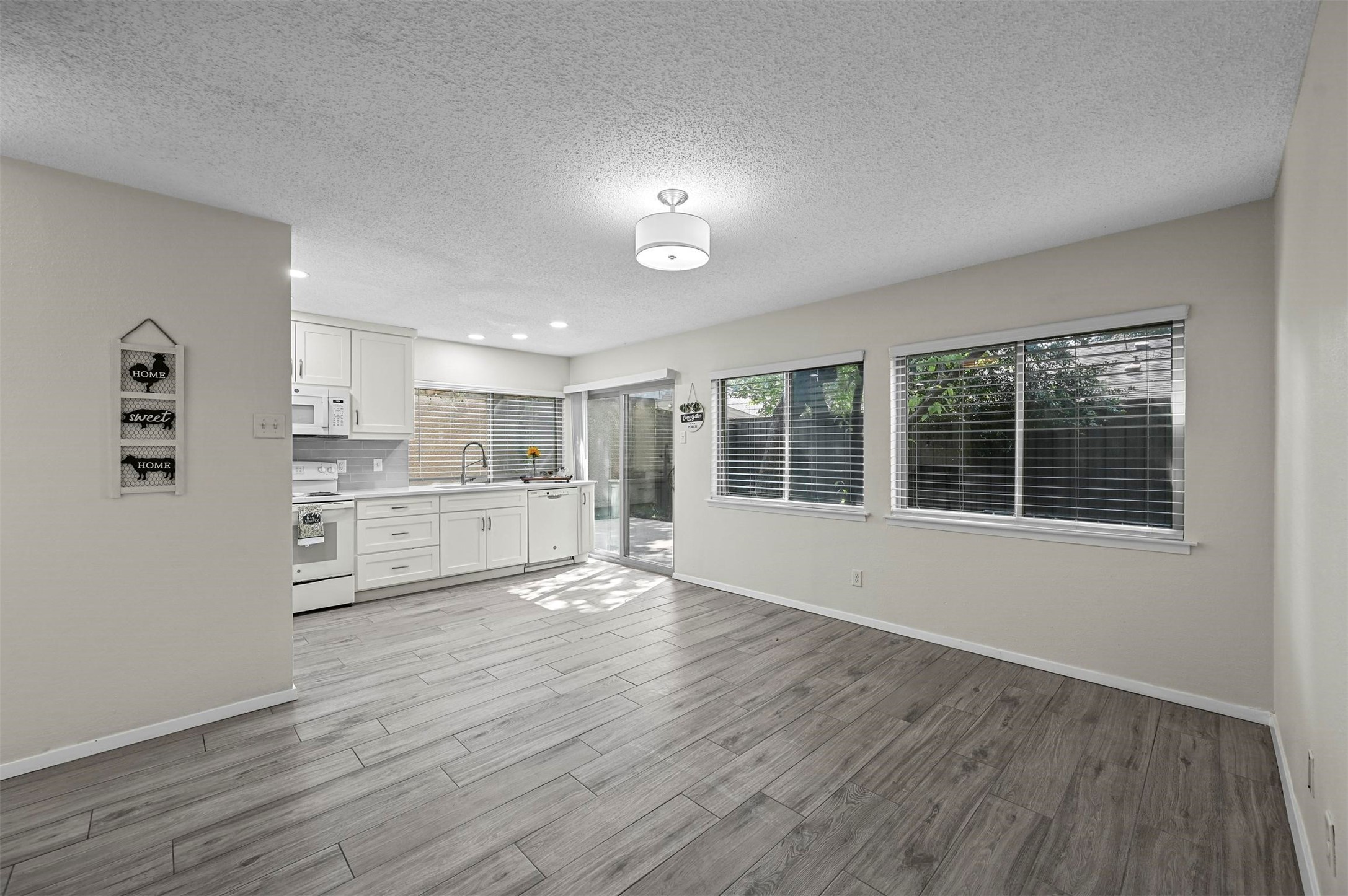 1612 Hawthorne Drive