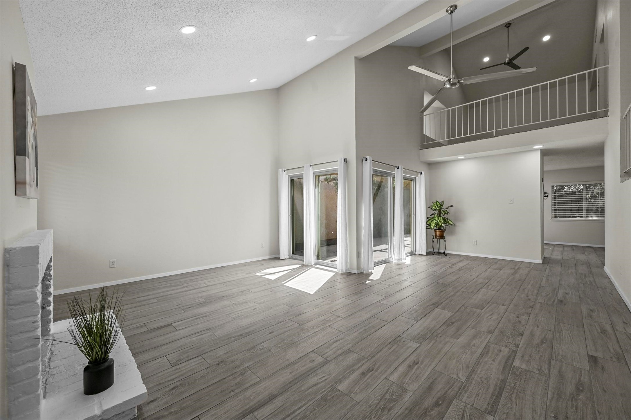 1612 Hawthorne Drive