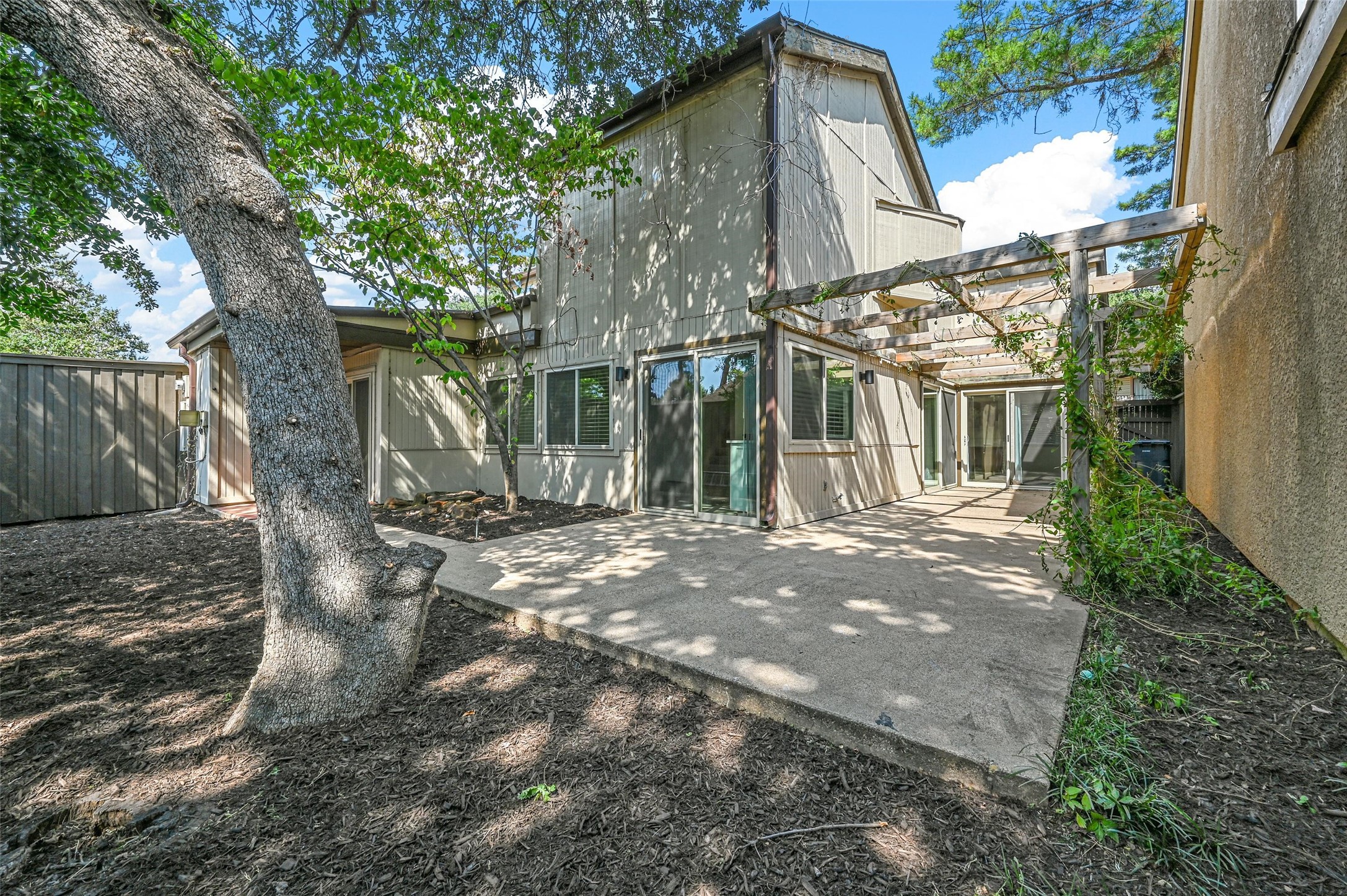 1612 Hawthorne Drive
