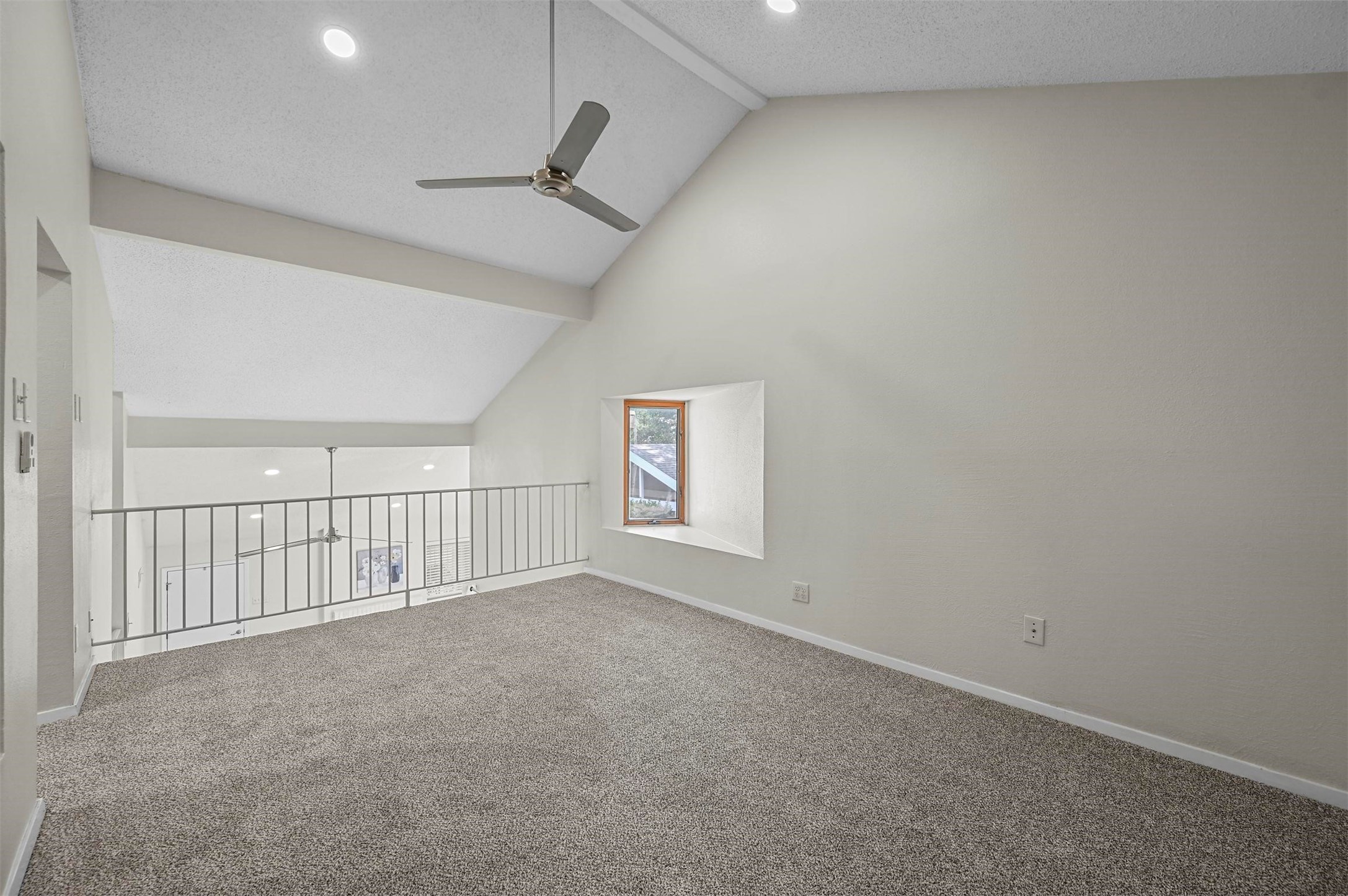 1612 Hawthorne Drive