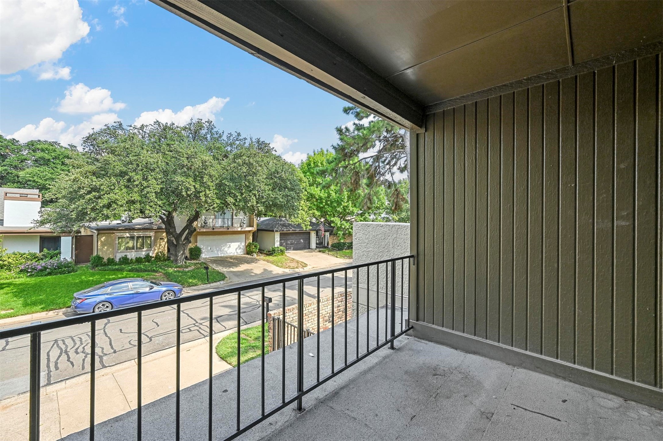 1612 Hawthorne Drive