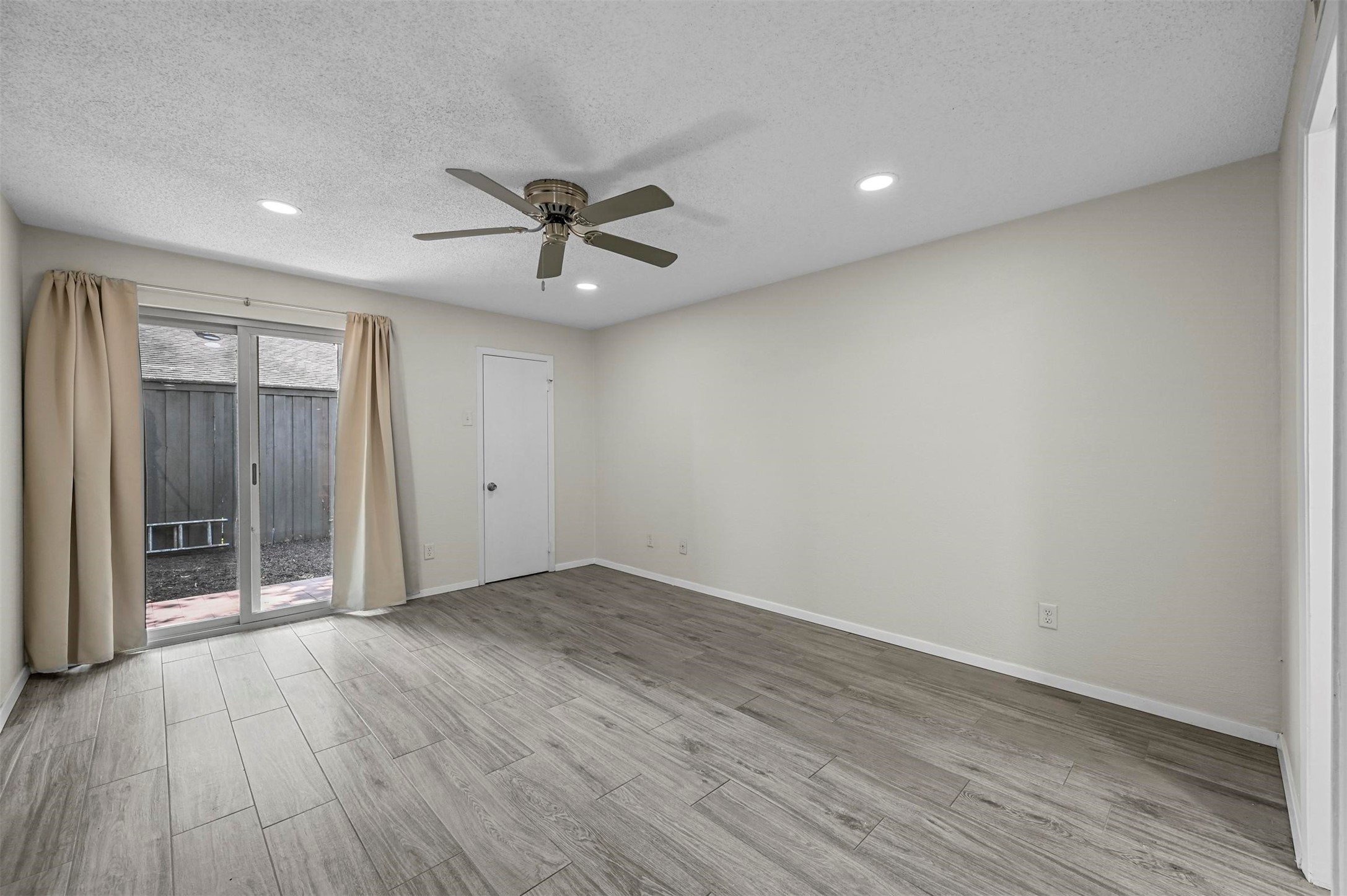 1612 Hawthorne Drive